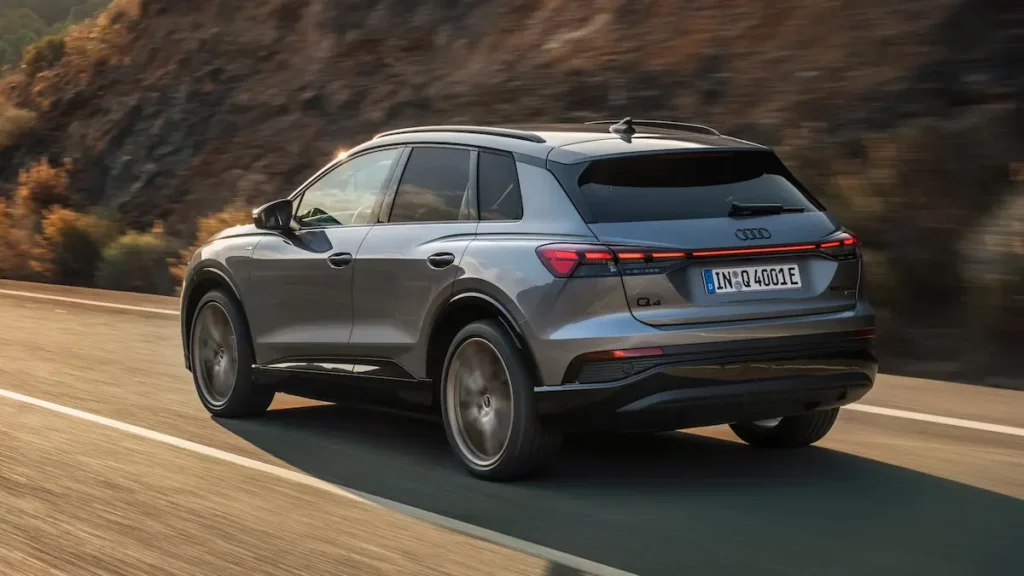 Audi Q6 e-tron фото – вид ззаду