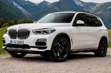 BMW X5 Hybrid – розкішна автівка для міста та їзди поза містом