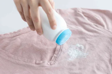 How to get rid of an oil stain using chalk