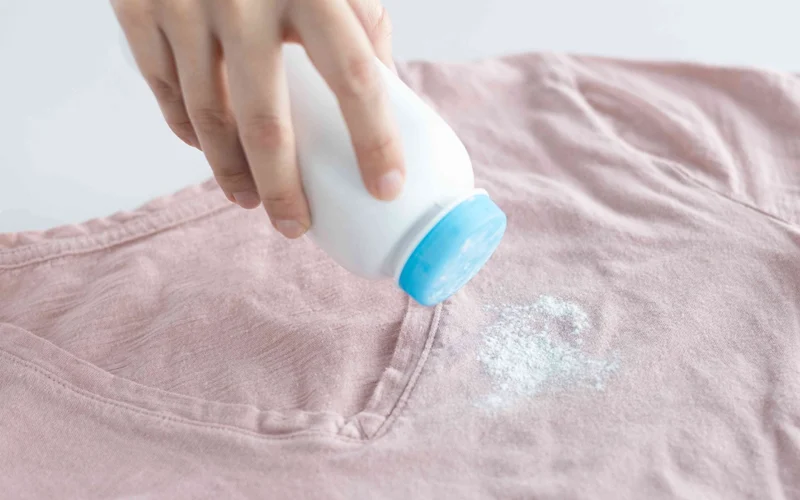 How to get rid of an oil stain using chalk