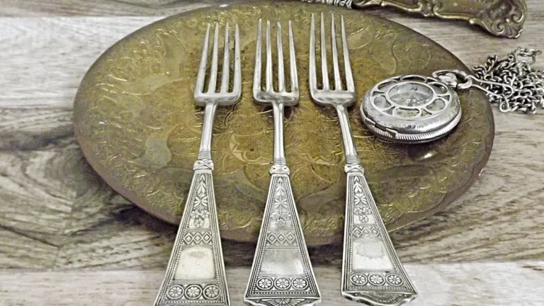 How to clean silverware