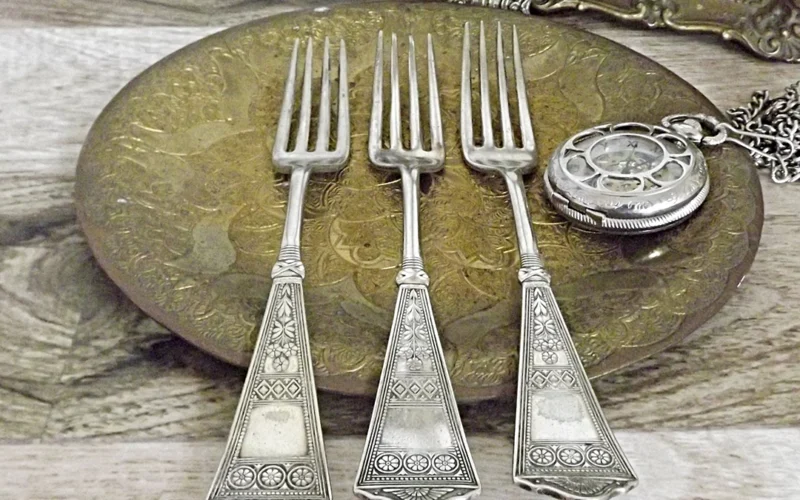 How to clean silverware