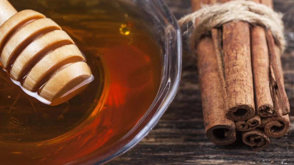How to Remove Pimples Naturally and Permanently – Honey and Cinnamon Mask