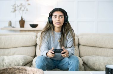Wireless gaming headset