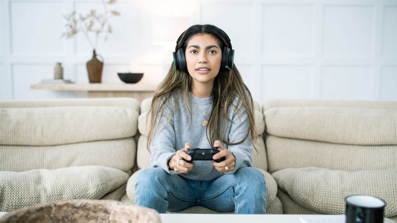 Wireless gaming headset